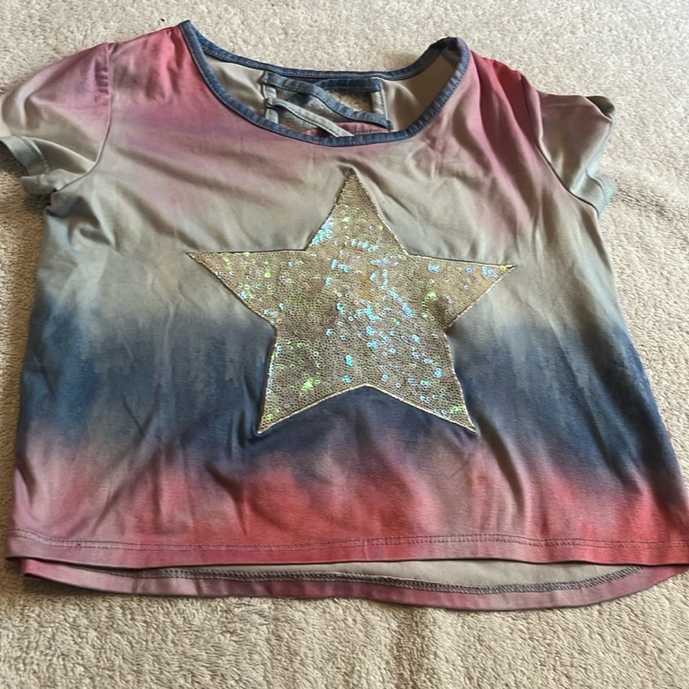 This is a pretty shirt with a big star
